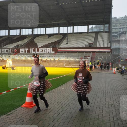 07.12.2025 - St. Pauli X-Mass-Run No. 15 Fabian Wolf http://msf.ph/oto/9408252 07.12.2025 11:06:54 Ziel 595, 1462, 1469, 1708, 4582, 4588 meine-sportfotos.de