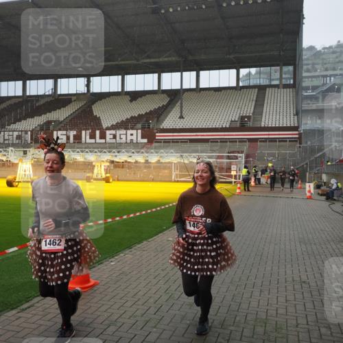 07.12.2025 - St. Pauli X-Mass-Run No. 15 Fabian Wolf http://msf.ph/oto/9408258 07.12.2025 11:06:55 Ziel 595, 1462, 1469, 1634, 1666, 1708, 1751, 4582, 4588 meine-sportfotos.de