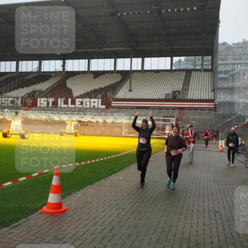 07.12.2025 - St. Pauli X-Mass-Run No. 15 Fabian Wolf http://msf.ph/oto/9408261 07.12.2025 11:07:02 Ziel 595, 1462, 1469, 1634, 1666, 1751, 1861, 1862 meine-sportfotos.de