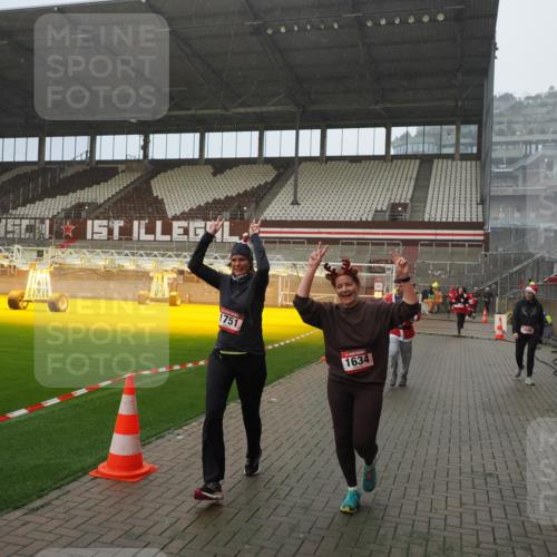 07.12.2025 - St. Pauli X-Mass-Run No. 15 Fabian Wolf http://msf.ph/oto/9408276 07.12.2025 11:07:03 Ziel 595, 1462, 1469, 1634, 1666, 1751, 1861, 1862 meine-sportfotos.de