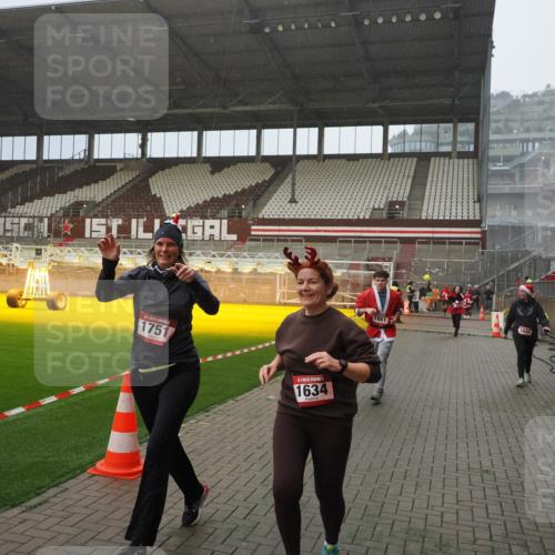 07.12.2025 - St. Pauli X-Mass-Run No. 15 Fabian Wolf http://msf.ph/oto/9408282 07.12.2025 11:07:03 Ziel 595, 1462, 1469, 1634, 1666, 1751, 1861, 1862 meine-sportfotos.de