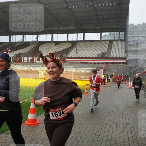 07.12.2025 - St. Pauli X-Mass-Run No. 15 Fabian Wolf http://msf.ph/oto/9408288 07.12.2025 11:07:04 Ziel 1462, 1469, 1634, 1666, 1751, 1861, 1862 meine-sportfotos.de