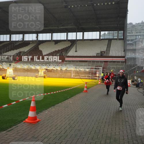 07.12.2025 - St. Pauli X-Mass-Run No. 15 Fabian Wolf http://msf.ph/oto/9408325 07.12.2025 11:07:06 Ziel 281, 688, 1469, 1634, 1666, 1751, 1861, 1862 meine-sportfotos.de