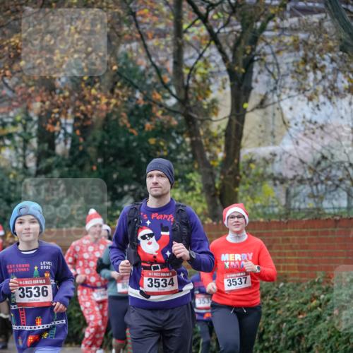 07.12.2025 - St. Pauli X-Mass-Run No. 15 Michael Burmester http://msf.ph/oto/9408327 07.12.2025 09:43:38 Laufen 2025, 5, 3534, 15, 3536, 353, 3537 meine-sportfotos.de