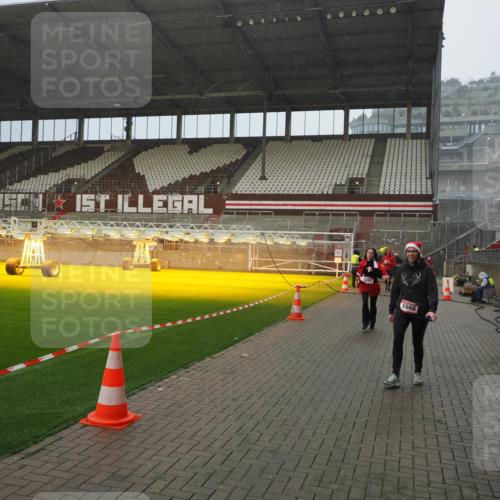07.12.2025 - St. Pauli X-Mass-Run No. 15 Fabian Wolf http://msf.ph/oto/9408328 07.12.2025 11:07:06 Ziel 281, 688, 1469, 1634, 1666, 1751, 1861, 1862 meine-sportfotos.de