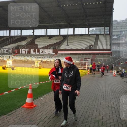 07.12.2025 - St. Pauli X-Mass-Run No. 15 Fabian Wolf http://msf.ph/oto/9408354 07.12.2025 11:07:09 Ziel 281, 596, 688, 1585, 1587, 1634, 1666, 1751, 1861, 1862 meine-sportfotos.de