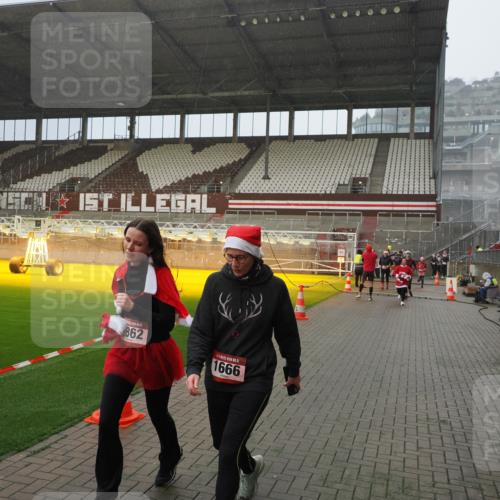 07.12.2025 - St. Pauli X-Mass-Run No. 15 Fabian Wolf http://msf.ph/oto/9408360 07.12.2025 11:07:09 Ziel 281, 596, 688, 1585, 1587, 1634, 1666, 1751, 1861, 1862 meine-sportfotos.de