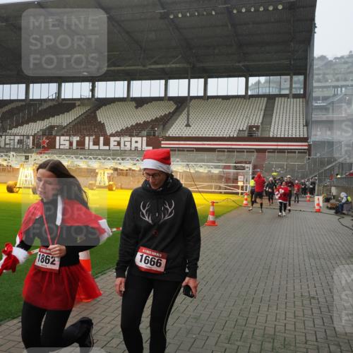 07.12.2025 - St. Pauli X-Mass-Run No. 15 Fabian Wolf http://msf.ph/oto/9408363 07.12.2025 11:07:09 Ziel 281, 596, 688, 1585, 1587, 1634, 1666, 1751, 1861, 1862 meine-sportfotos.de