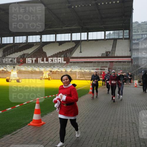 07.12.2025 - St. Pauli X-Mass-Run No. 15 Fabian Wolf http://msf.ph/oto/9408387 07.12.2025 11:07:15 Ziel 281, 342, 344, 490, 591, 596, 603, 621, 622, 688, 1202, 1206, 1585, 1587, 1634, 1666, 1751, 1861, 1862, 2403 meine-sportfotos.de