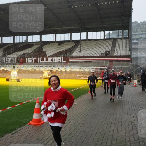 07.12.2025 - St. Pauli X-Mass-Run No. 15 Fabian Wolf http://msf.ph/oto/9408390 07.12.2025 11:07:15 Ziel 281, 342, 344, 490, 591, 596, 603, 621, 622, 688, 1202, 1206, 1585, 1587, 1634, 1666, 1751, 1861, 1862, 2403 meine-sportfotos.de