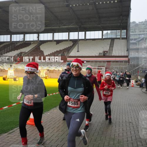 07.12.2025 - St. Pauli X-Mass-Run No. 15 Fabian Wolf http://msf.ph/oto/9408428 07.12.2025 11:07:18 Ziel 281, 342, 344, 476, 490, 591, 596, 603, 621, 622, 673, 688, 781, 1202, 1206, 1233, 1585, 1587, 1861, 1862, 2403, 5008 meine-sportfotos.de