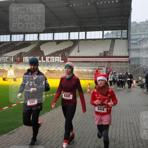 07.12.2025 - St. Pauli X-Mass-Run No. 15 Fabian Wolf http://msf.ph/oto/9408439 07.12.2025 11:07:19 Ziel 281, 342, 344, 476, 490, 591, 596, 603, 621, 622, 673, 688, 781, 1202, 1206, 1233, 1585, 1587, 1862, 2403, 5008 meine-sportfotos.de