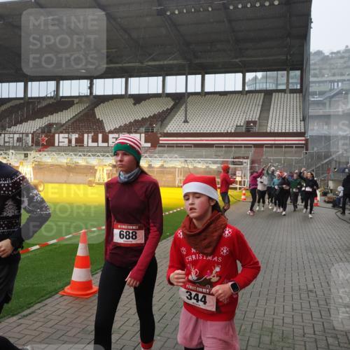 07.12.2025 - St. Pauli X-Mass-Run No. 15 Fabian Wolf http://msf.ph/oto/9408445 07.12.2025 11:07:19 Ziel 281, 342, 344, 476, 490, 591, 596, 603, 621, 622, 673, 688, 781, 1202, 1206, 1233, 1585, 1587, 1862, 2403, 5008 meine-sportfotos.de