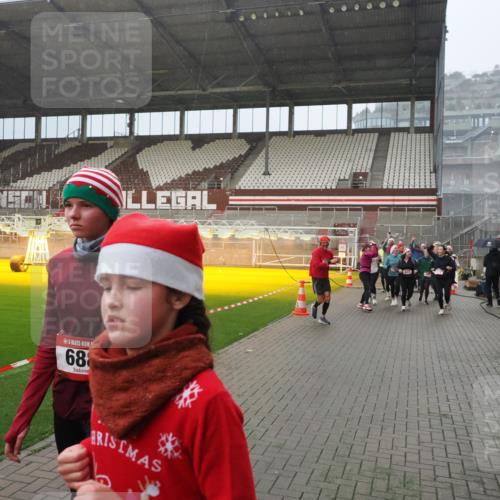 07.12.2025 - St. Pauli X-Mass-Run No. 15 Fabian Wolf http://msf.ph/oto/9408451 07.12.2025 11:07:19 Ziel 281, 342, 344, 476, 490, 591, 596, 603, 621, 622, 673, 688, 781, 1202, 1206, 1233, 1585, 1587, 1862, 2403, 5008 meine-sportfotos.de