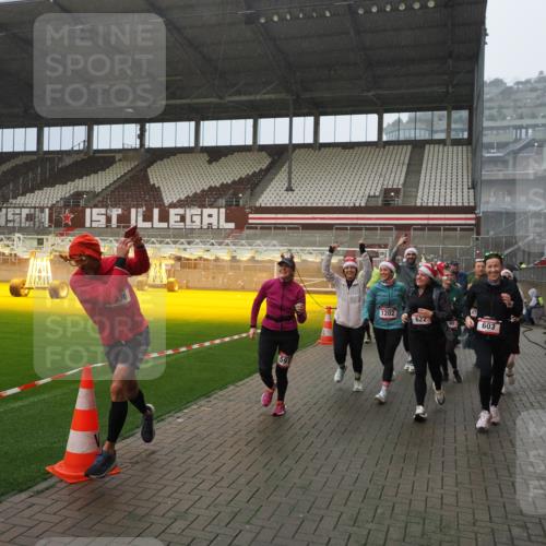07.12.2025 - St. Pauli X-Mass-Run No. 15 Fabian Wolf http://msf.ph/oto/9408472 07.12.2025 11:07:23 Ziel 281, 342, 344, 476, 490, 591, 596, 603, 621, 622, 673, 688, 781, 1202, 1206, 1233, 1585, 1587, 2403, 5008 meine-sportfotos.de