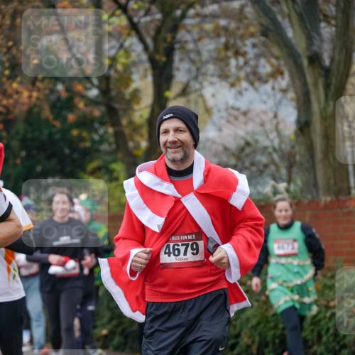 07.12.2025 - St. Pauli X-Mass-Run No. 15 Michael Burmester http://msf.ph/oto/9408480 07.12.2025 09:43:54 Laufen 15, 4679, 4675 meine-sportfotos.de