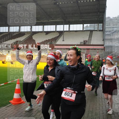 07.12.2025 - St. Pauli X-Mass-Run No. 15 Fabian Wolf http://msf.ph/oto/9408499 07.12.2025 11:07:24 Ziel 281, 342, 344, 476, 490, 591, 596, 603, 621, 622, 673, 688, 781, 1202, 1206, 1233, 1585, 1587, 2403, 5008 meine-sportfotos.de