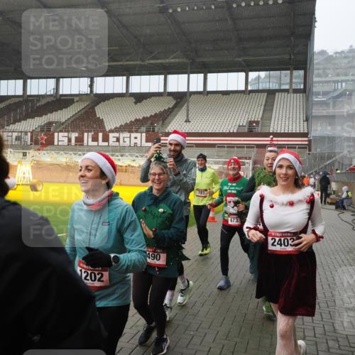 07.12.2025 - St. Pauli X-Mass-Run No. 15 Fabian Wolf http://msf.ph/oto/9408508 07.12.2025 11:07:25 Ziel 281, 342, 344, 476, 490, 591, 596, 603, 621, 622, 673, 688, 781, 1202, 1206, 1233, 1585, 1587, 2403, 5008 meine-sportfotos.de
