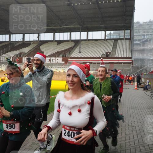 07.12.2025 - St. Pauli X-Mass-Run No. 15 Fabian Wolf http://msf.ph/oto/9408517 07.12.2025 11:07:26 Ziel 281, 342, 344, 476, 490, 591, 596, 603, 621, 622, 673, 688, 781, 1202, 1206, 1233, 1585, 1587, 2403, 5008 meine-sportfotos.de