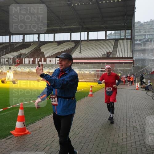 07.12.2025 - St. Pauli X-Mass-Run No. 15 Fabian Wolf http://msf.ph/oto/9408544 07.12.2025 11:07:27 Ziel 342, 344, 476, 490, 591, 596, 603, 621, 622, 673, 781, 1202, 1206, 1233, 1585, 1587, 2403, 5008 meine-sportfotos.de