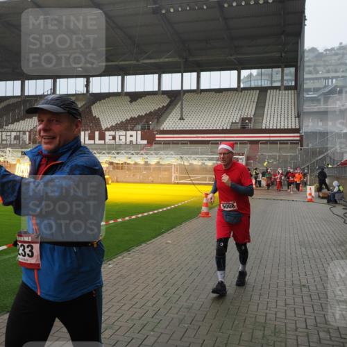 07.12.2025 - St. Pauli X-Mass-Run No. 15 Fabian Wolf http://msf.ph/oto/9408550 07.12.2025 11:07:28 Ziel 315, 342, 344, 476, 490, 591, 603, 621, 622, 673, 781, 1202, 1206, 1233, 1585, 1587, 2403, 5008 meine-sportfotos.de