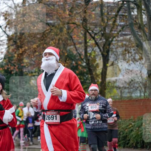 07.12.2025 - St. Pauli X-Mass-Run No. 15 Michael Burmester http://msf.ph/oto/9408555 07.12.2025 09:44:01 Laufen 15, 2691, 950, 766 meine-sportfotos.de