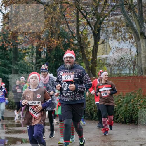07.12.2025 - St. Pauli X-Mass-Run No. 15 Michael Burmester http://msf.ph/oto/9408558 07.12.2025 09:44:02 Laufen 950, 105, 1002, 709 meine-sportfotos.de
