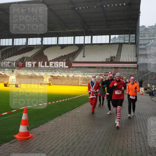07.12.2025 - St. Pauli X-Mass-Run No. 15 Fabian Wolf http://msf.ph/oto/9408565 07.12.2025 11:07:37 Ziel 77, 315, 332, 377, 623, 781, 1233, 1235, 1509, 1824, 1866, 1910, 2693, 5008 meine-sportfotos.de
