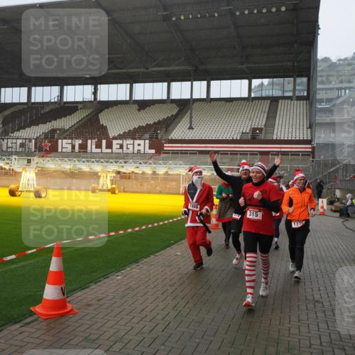 07.12.2025 - St. Pauli X-Mass-Run No. 15 Fabian Wolf http://msf.ph/oto/9408571 07.12.2025 11:07:37 Ziel 77, 315, 332, 377, 623, 781, 1233, 1235, 1509, 1824, 1866, 1910, 2693, 5008 meine-sportfotos.de