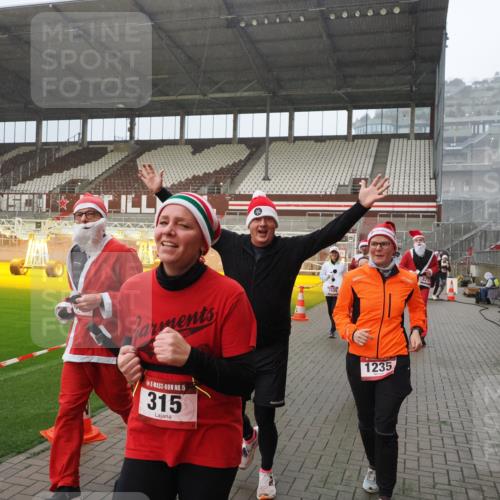 07.12.2025 - St. Pauli X-Mass-Run No. 15 Fabian Wolf http://msf.ph/oto/9408593 07.12.2025 11:07:39 Ziel 77, 315, 332, 377, 389, 397, 623, 1235, 1509, 1824, 1866, 1910, 2693 meine-sportfotos.de