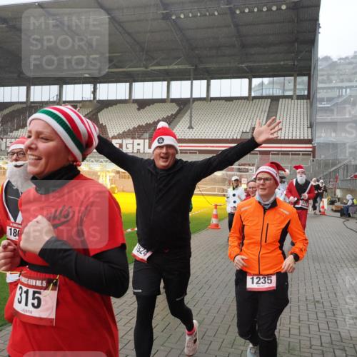 07.12.2025 - St. Pauli X-Mass-Run No. 15 Fabian Wolf http://msf.ph/oto/9408596 07.12.2025 11:07:39 Ziel 77, 315, 332, 377, 389, 397, 623, 1235, 1509, 1824, 1866, 1910, 2693 meine-sportfotos.de