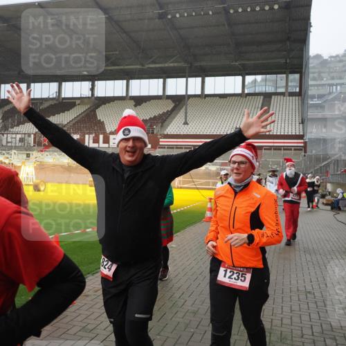 07.12.2025 - St. Pauli X-Mass-Run No. 15 Fabian Wolf http://msf.ph/oto/9408598 07.12.2025 11:07:39 Ziel 77, 315, 332, 377, 389, 397, 623, 1235, 1509, 1824, 1866, 1910, 2693 meine-sportfotos.de