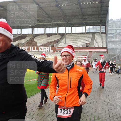 07.12.2025 - St. Pauli X-Mass-Run No. 15 Fabian Wolf http://msf.ph/oto/9408604 07.12.2025 11:07:39 Ziel 77, 315, 332, 377, 389, 397, 623, 1235, 1509, 1824, 1866, 1910, 2693 meine-sportfotos.de