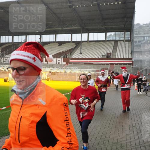 07.12.2025 - St. Pauli X-Mass-Run No. 15 Fabian Wolf http://msf.ph/oto/9408610 07.12.2025 11:07:40 Ziel 77, 273, 315, 332, 377, 389, 397, 623, 1235, 1509, 1824, 1866, 1910, 2693 meine-sportfotos.de