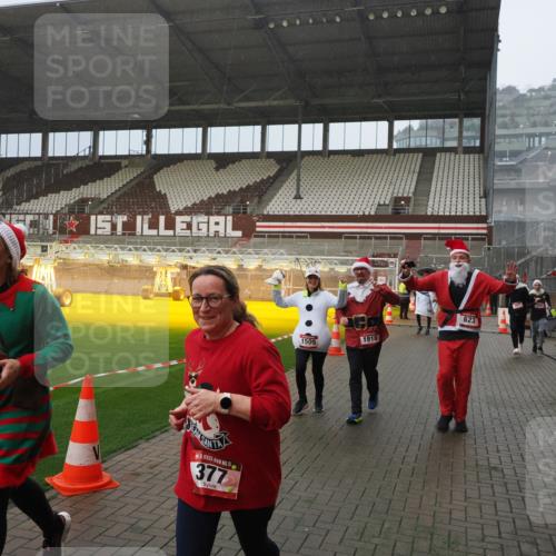 07.12.2025 - St. Pauli X-Mass-Run No. 15 Fabian Wolf http://msf.ph/oto/9408616 07.12.2025 11:07:40 Ziel 77, 273, 315, 332, 377, 389, 397, 623, 1235, 1509, 1824, 1866, 1910, 2693 meine-sportfotos.de