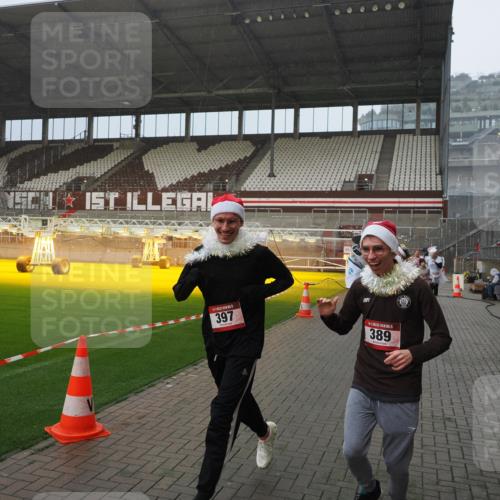 07.12.2025 - St. Pauli X-Mass-Run No. 15 Fabian Wolf http://msf.ph/oto/9408661 07.12.2025 11:07:44 Ziel 77, 271, 273, 315, 332, 377, 389, 397, 623, 1235, 1439, 1441, 1509, 1812, 1824, 1866, 1910, 2693 meine-sportfotos.de