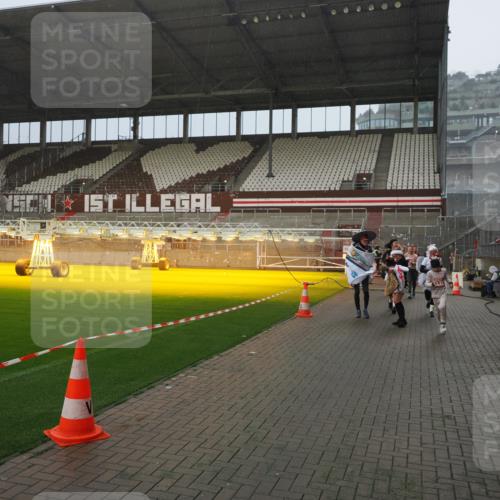 07.12.2025 - St. Pauli X-Mass-Run No. 15 Fabian Wolf http://msf.ph/oto/9408677 07.12.2025 11:07:45 Ziel 77, 271, 273, 315, 332, 377, 389, 397, 623, 1235, 1378, 1382, 1383, 1439, 1441, 1509, 1812, 1824, 1866, 1910, 2693 meine-sportfotos.de