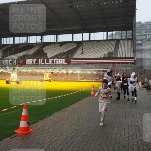 07.12.2025 - St. Pauli X-Mass-Run No. 15 Fabian Wolf http://msf.ph/oto/9408686 07.12.2025 11:07:46 Ziel 77, 271, 273, 286, 293, 315, 332, 377, 389, 397, 623, 1235, 1378, 1381, 1382, 1383, 1439, 1441, 1460, 1509, 1812, 1824, 1866, 1910, 2693 meine-sportfotos.de