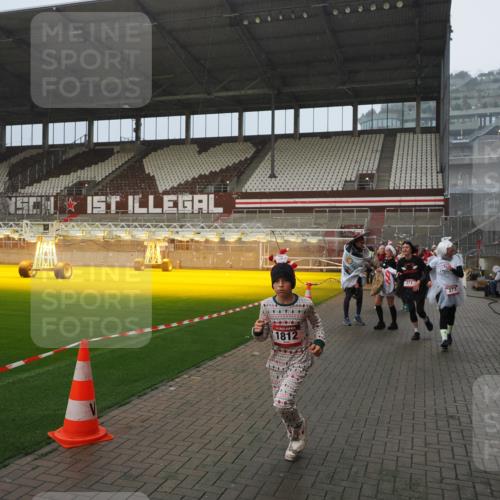 07.12.2025 - St. Pauli X-Mass-Run No. 15 Fabian Wolf http://msf.ph/oto/9408692 07.12.2025 11:07:47 Ziel 77, 271, 273, 286, 293, 315, 332, 377, 389, 397, 623, 1235, 1378, 1381, 1382, 1383, 1439, 1441, 1460, 1509, 1812, 1824, 1866, 1910, 2693 meine-sportfotos.de