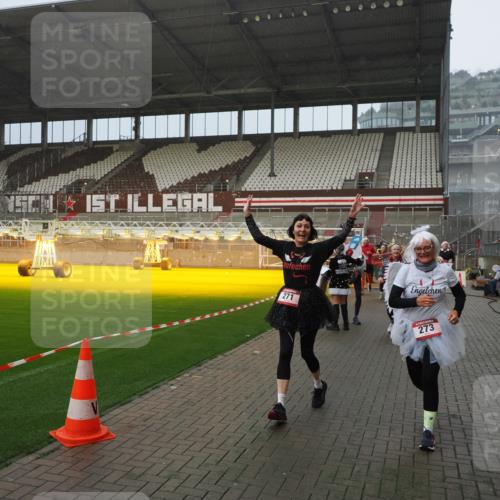 07.12.2025 - St. Pauli X-Mass-Run No. 15 Fabian Wolf http://msf.ph/oto/9408712 07.12.2025 11:07:49 Ziel 77, 271, 273, 286, 293, 332, 377, 389, 397, 623, 1107, 1235, 1378, 1381, 1382, 1383, 1439, 1441, 1460, 1509, 1812, 1824, 1866, 1910, 2693 meine-sportfotos.de