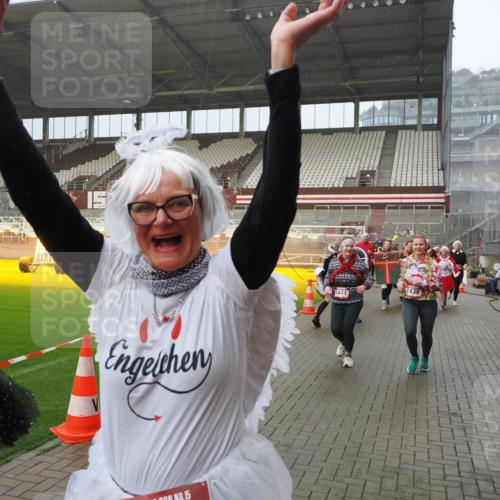 07.12.2025 - St. Pauli X-Mass-Run No. 15 Fabian Wolf http://msf.ph/oto/9408734 07.12.2025 11:07:50 Ziel 271, 273, 286, 293, 332, 377, 389, 397, 623, 774, 1107, 1123, 1378, 1381, 1382, 1383, 1439, 1441, 1460, 1509, 1812, 1910, 2693 meine-sportfotos.de