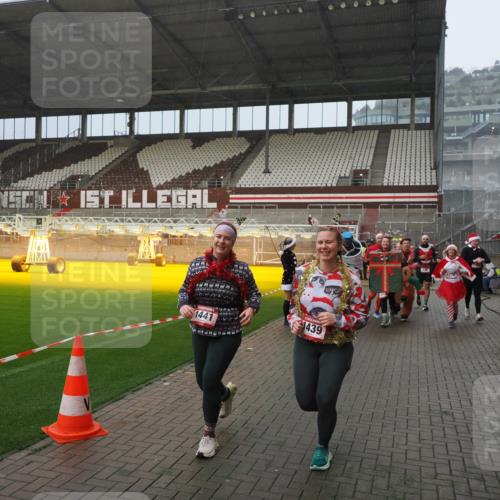 07.12.2025 - St. Pauli X-Mass-Run No. 15 Fabian Wolf http://msf.ph/oto/9408743 07.12.2025 11:07:51 Ziel 271, 273, 286, 293, 332, 377, 389, 397, 623, 774, 1107, 1123, 1129, 1378, 1381, 1382, 1383, 1439, 1441, 1460, 1509, 1812, 1910, 2693 meine-sportfotos.de