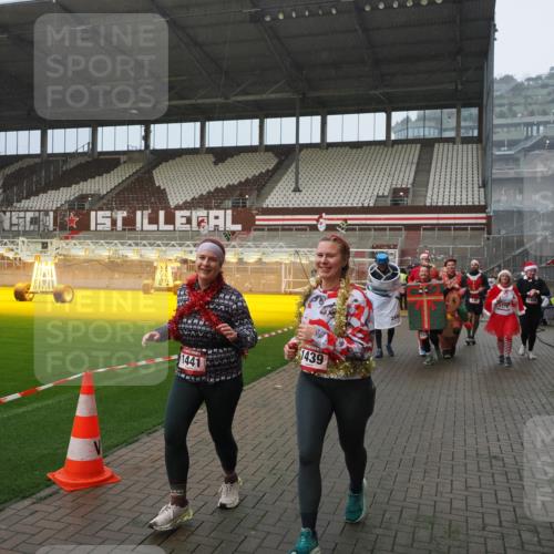 07.12.2025 - St. Pauli X-Mass-Run No. 15 Fabian Wolf http://msf.ph/oto/9408746 07.12.2025 11:07:52 Ziel 271, 273, 286, 293, 332, 389, 397, 772, 774, 1107, 1123, 1129, 1378, 1381, 1382, 1383, 1439, 1441, 1460, 1812, 2693 meine-sportfotos.de