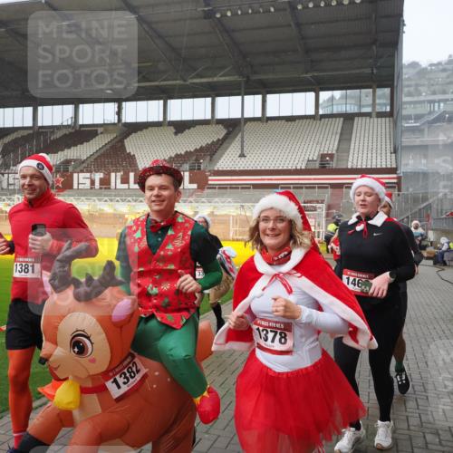 07.12.2025 - St. Pauli X-Mass-Run No. 15 Fabian Wolf http://msf.ph/oto/9408791 07.12.2025 11:07:56 Ziel 271, 273, 286, 293, 389, 397, 653, 772, 774, 1107, 1123, 1129, 1226, 1230, 1249, 1342, 1355, 1378, 1381, 1382, 1383, 1439, 1441, 1460, 1520, 1525, 1812, 4815 meine-sportfotos.de