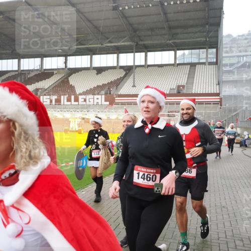 07.12.2025 - St. Pauli X-Mass-Run No. 15 Fabian Wolf http://msf.ph/oto/9408800 07.12.2025 11:07:56 Ziel 271, 273, 286, 293, 389, 397, 653, 772, 774, 1107, 1123, 1129, 1226, 1230, 1249, 1342, 1355, 1378, 1381, 1382, 1383, 1439, 1441, 1460, 1520, 1525, 1812, 4815 meine-sportfotos.de