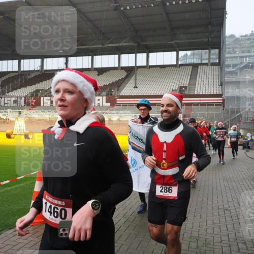 07.12.2025 - St. Pauli X-Mass-Run No. 15 Fabian Wolf http://msf.ph/oto/9408806 07.12.2025 11:07:57 Ziel 271, 273, 286, 293, 389, 397, 653, 772, 774, 1107, 1123, 1129, 1226, 1230, 1249, 1342, 1355, 1378, 1381, 1382, 1383, 1439, 1441, 1460, 1520, 1525, 1809, 1810, 1812, 4798, 4815 meine-sportfotos.de