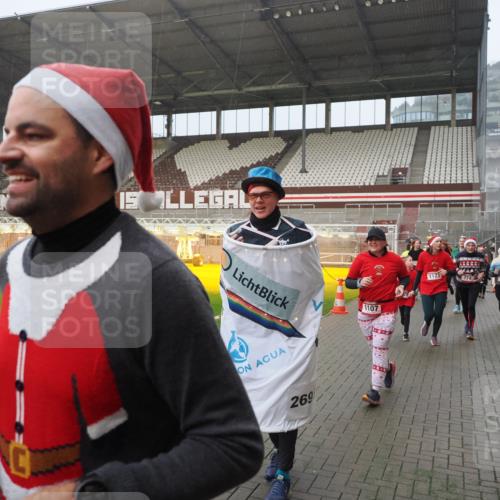 07.12.2025 - St. Pauli X-Mass-Run No. 15 Fabian Wolf http://msf.ph/oto/9408818 07.12.2025 11:07:57 Ziel 271, 273, 286, 293, 389, 397, 653, 772, 774, 1107, 1123, 1129, 1226, 1230, 1249, 1342, 1355, 1378, 1381, 1382, 1383, 1439, 1441, 1460, 1520, 1525, 1809, 1810, 1812, 4798, 4815 meine-sportfotos.de