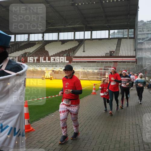 07.12.2025 - St. Pauli X-Mass-Run No. 15 Fabian Wolf http://msf.ph/oto/9408830 07.12.2025 11:07:58 Ziel 271, 273, 286, 293, 389, 397, 653, 772, 774, 1107, 1123, 1129, 1226, 1230, 1249, 1342, 1355, 1378, 1381, 1382, 1383, 1439, 1441, 1460, 1520, 1525, 1809, 1810, 1812, 4798, 4815 meine-sportfotos.de