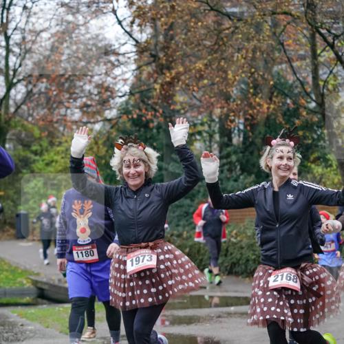 07.12.2025 - St. Pauli X-Mass-Run No. 15 Michael Burmester http://msf.ph/oto/9408834 07.12.2025 09:44:31 Laufen 1180, 1973, 2168 meine-sportfotos.de
