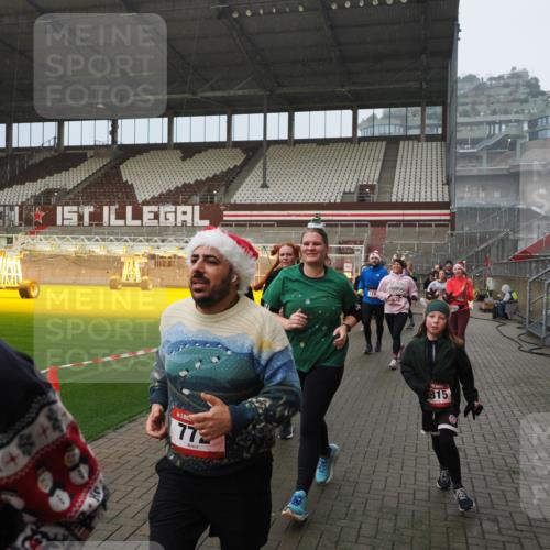 07.12.2025 - St. Pauli X-Mass-Run No. 15 Fabian Wolf http://msf.ph/oto/9408879 07.12.2025 11:08:02 Ziel 271, 286, 293, 629, 635, 653, 772, 774, 1107, 1123, 1129, 1226, 1230, 1249, 1342, 1355, 1378, 1381, 1382, 1383, 1439, 1441, 1460, 1520, 1525, 1809, 1810, 4798, 4815 meine-sportfotos.de